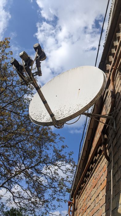 Супутникова антена viasat