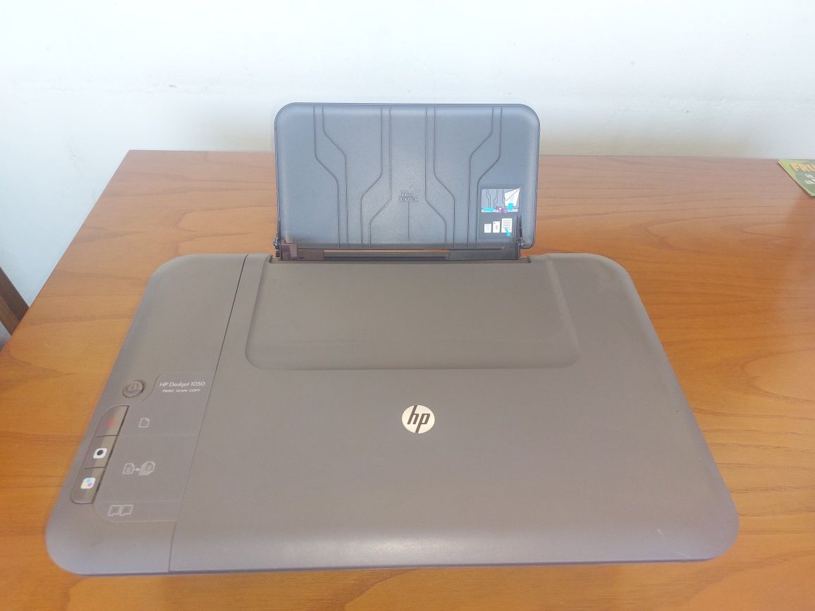 Impressora HP cinzenta
