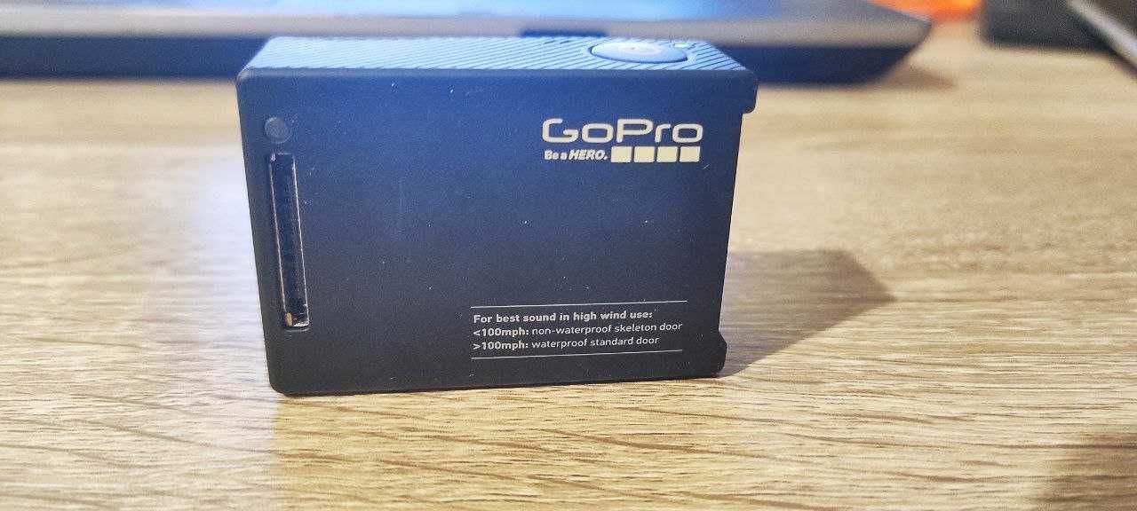 Екшн камера GoPro 4 black edition з моноподом та боксом