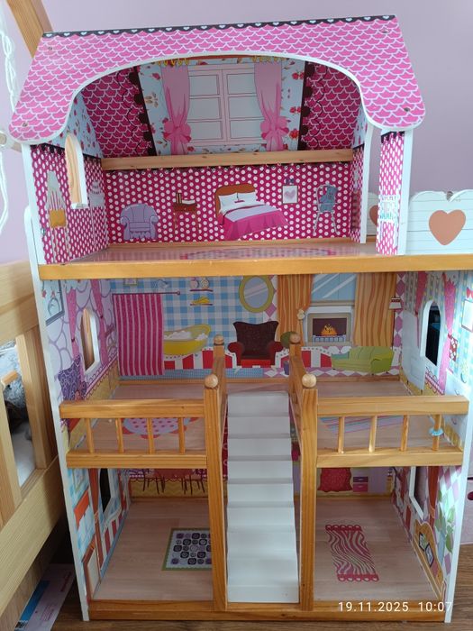 Domek dla lalek drewniany