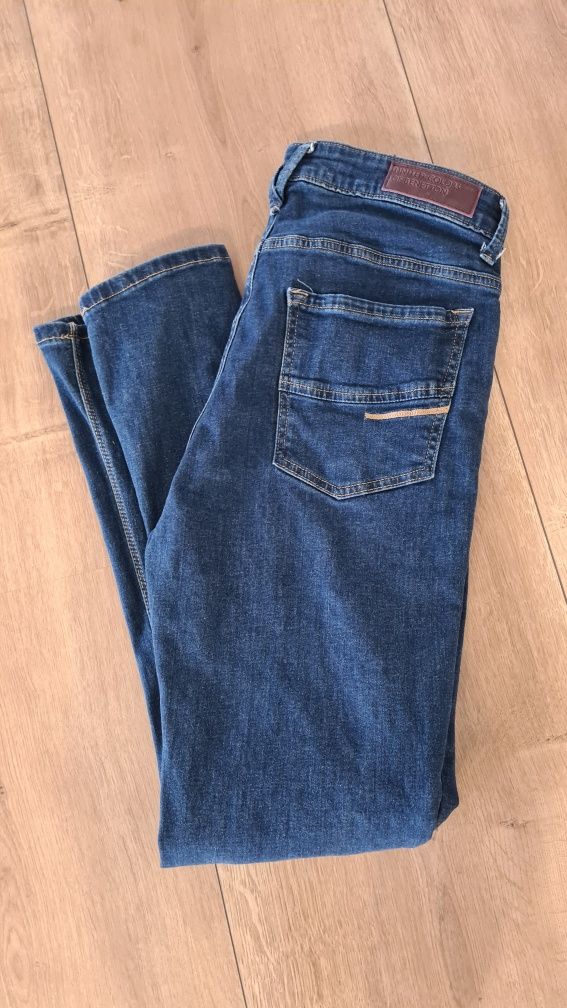 Spodnie Jeans United Colors of Benetton. Rozmiar W32. Rurki skinny y2k