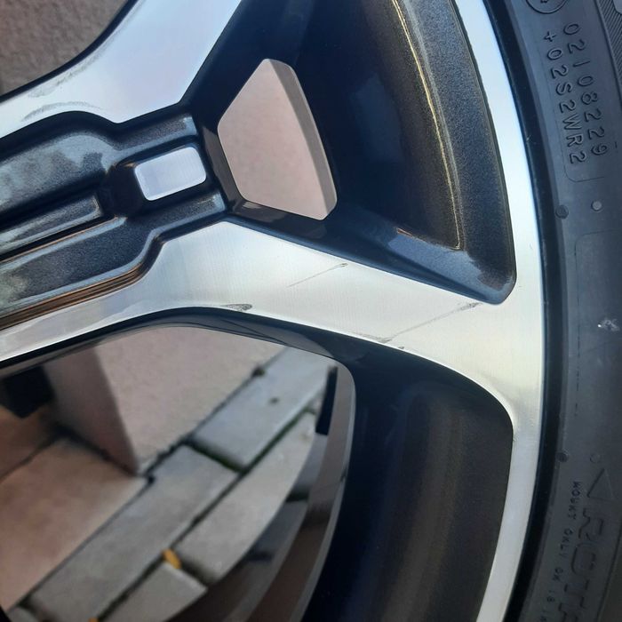 Kia Xceed oryginalne felgi 7,5Jx18 + nowe opony zimowe 235/45