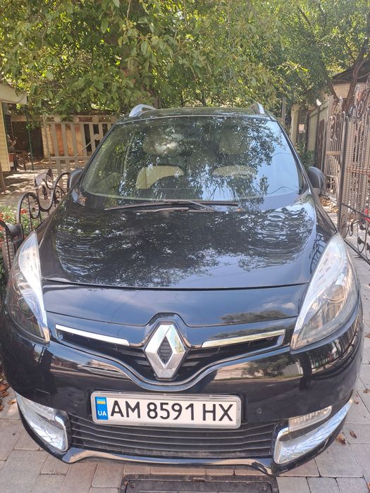 Renault Grand Scenic 2013 р.в.,літня та зимня резіна, 2 пари дисків