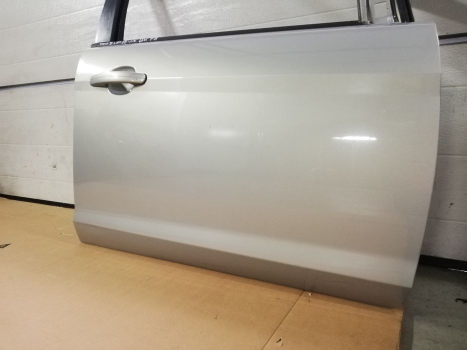 Drzwi prawe przednie prawy przód Ford Focus mk2 Lift 08-11r kolor P8