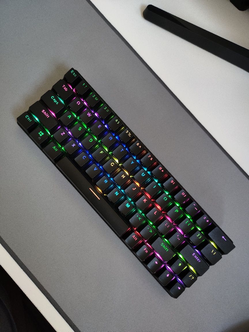 Teclado mecânico para jogos RGB