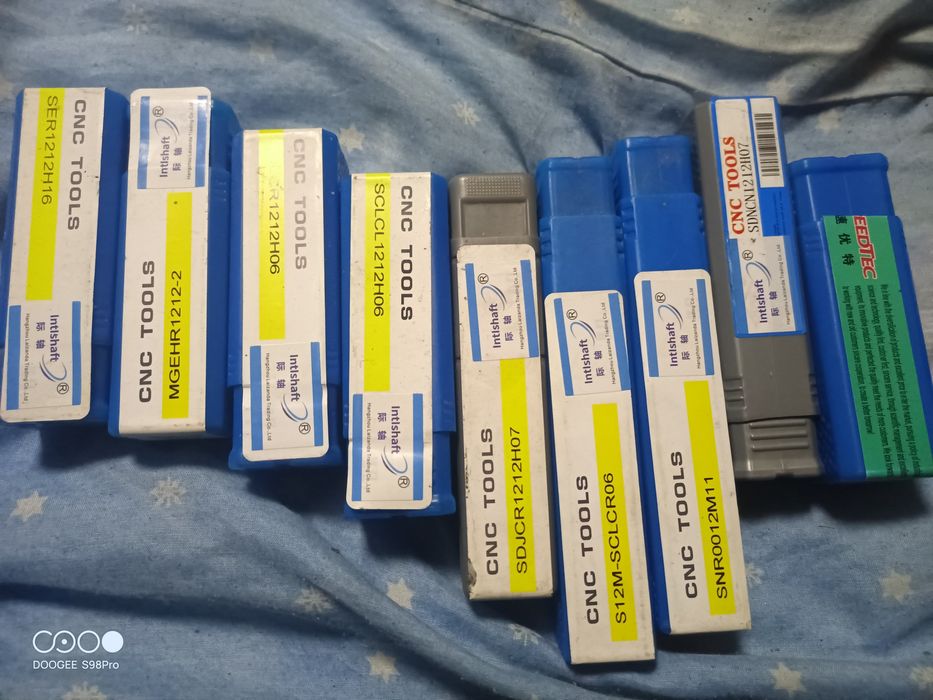 Продам резци для такарного станка