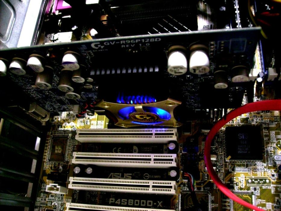 Unikat ATI Radeon 9600 Pro 128 MB Gigabyte Oryginalne pudełko i gry