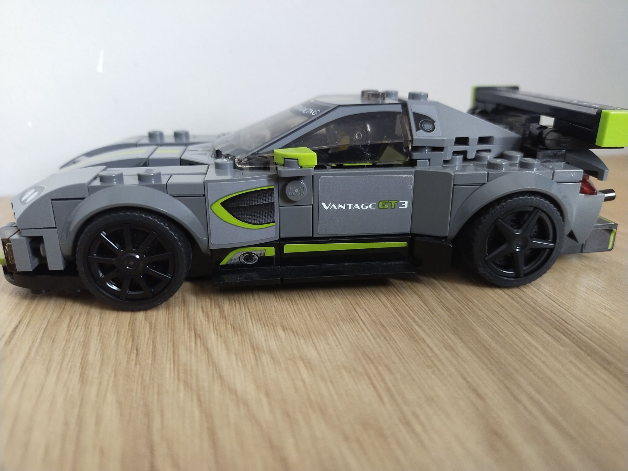 LEGO Speed Champions  Aston Martin Valkyrie AMR PRO i Aston Marti