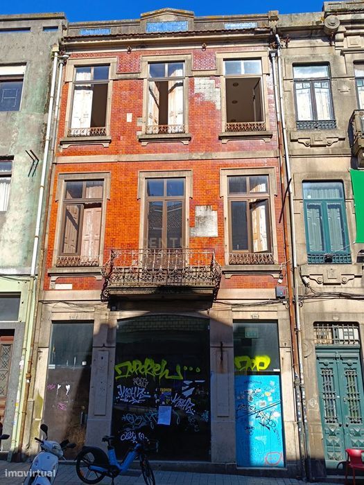 Prédio em zona premium na Baixa do Porto