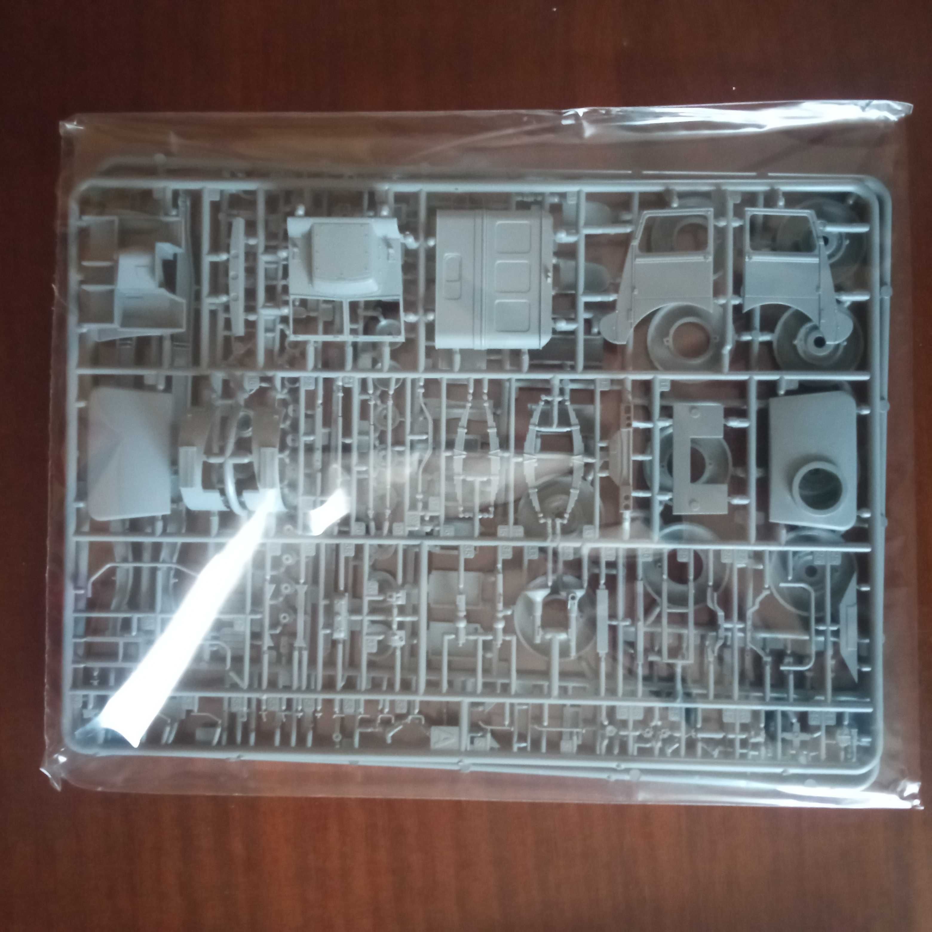 Bedford QLT - polskie malowanie - IBG Models  35016 (skala 1:35)