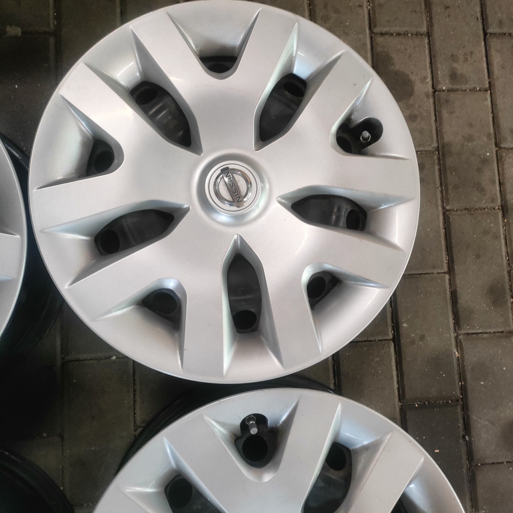 Komplet felg stalowych Nissan Qashqai z kołpakami TPMS 16"5x114,3