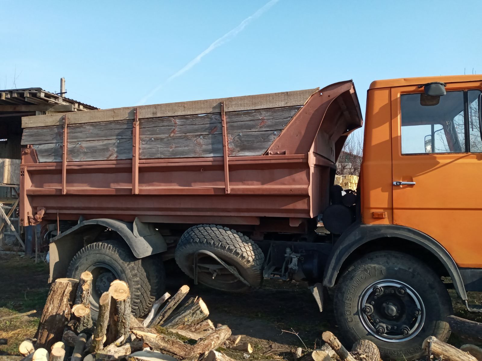 Продам участок с цоколем и фундаментом,отдельно ракушняк .