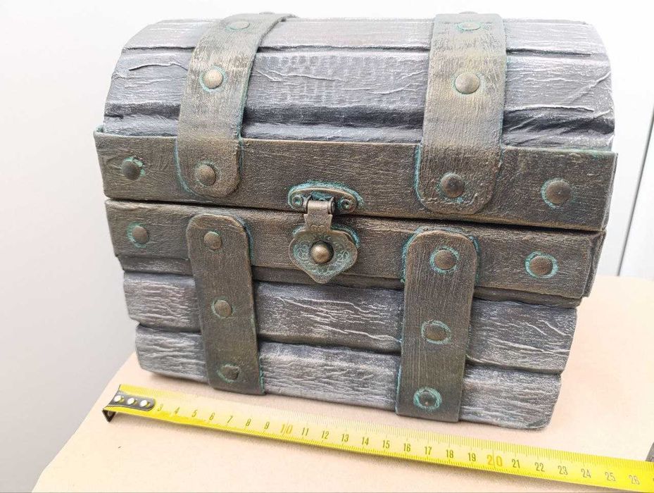Скриньки, скрині та ларі різних розмірів, у техніці "декупаж"