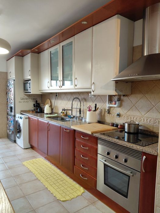 Armários de cozinha + bancada de pedra