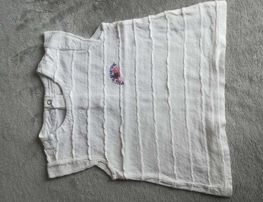 Bluzeczka na krótki rękaw.