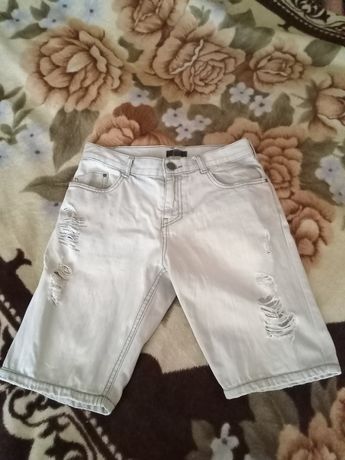 Шорты джинсовые для мальчика с разрезами