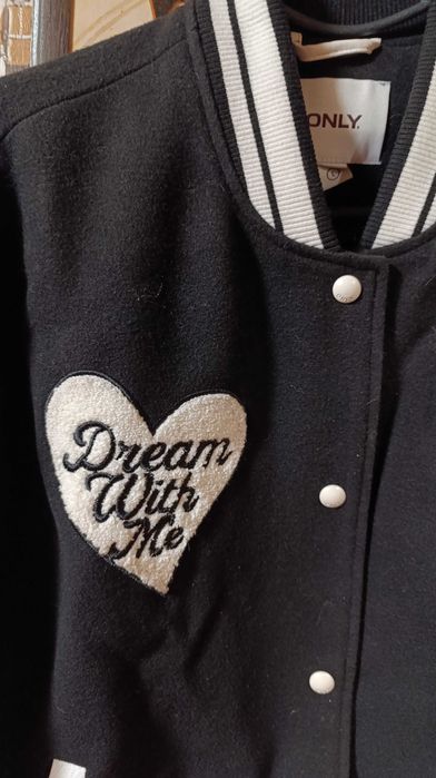 Бомбер вітровка жіночий стильний