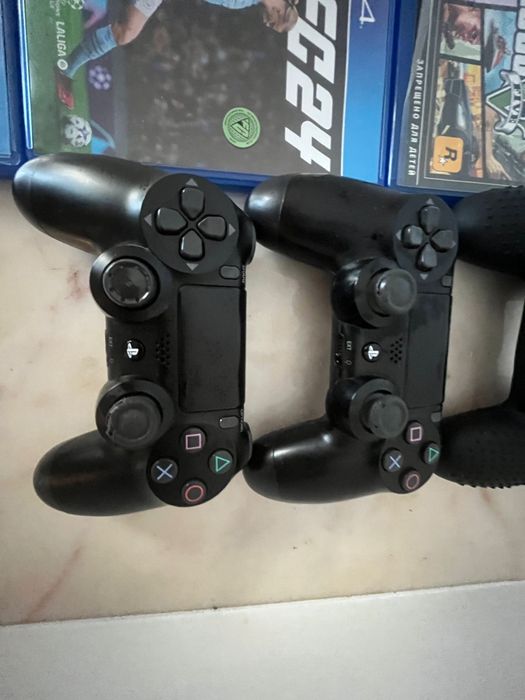 Playstation 4 slim +2 comandos 9 jogos + fortnite instalado