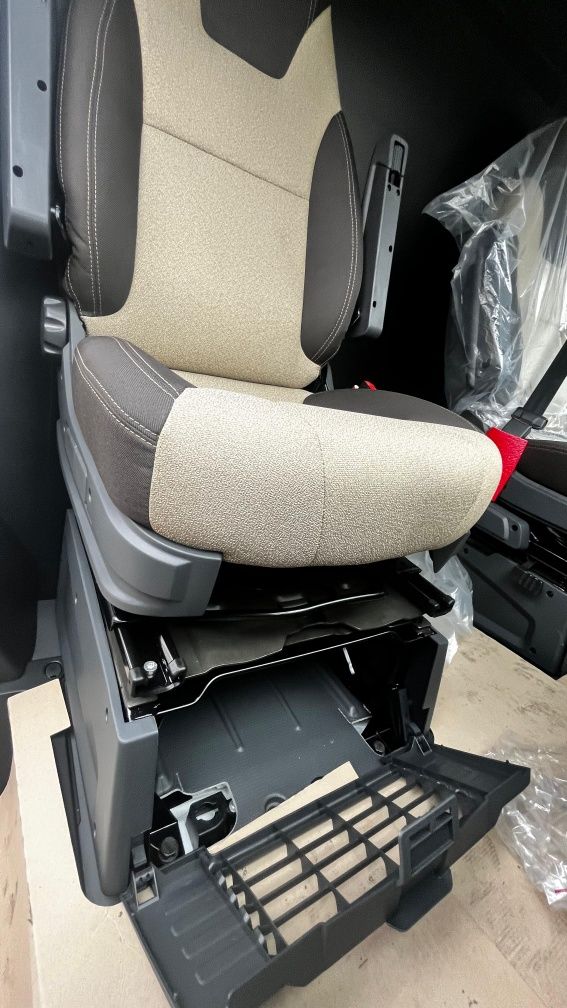 Fotele kamper Ducato obrotowe komplet nowe