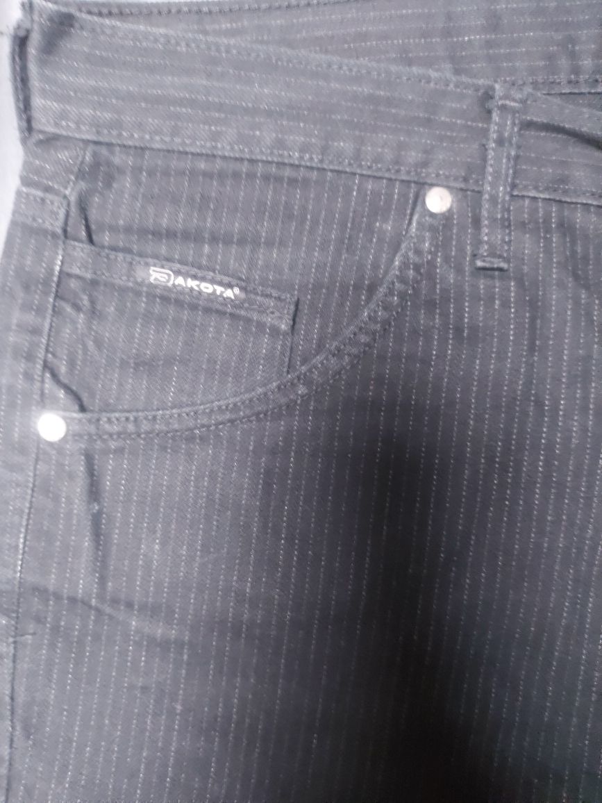 Czarne spodnie jeansowe Dakota r. L