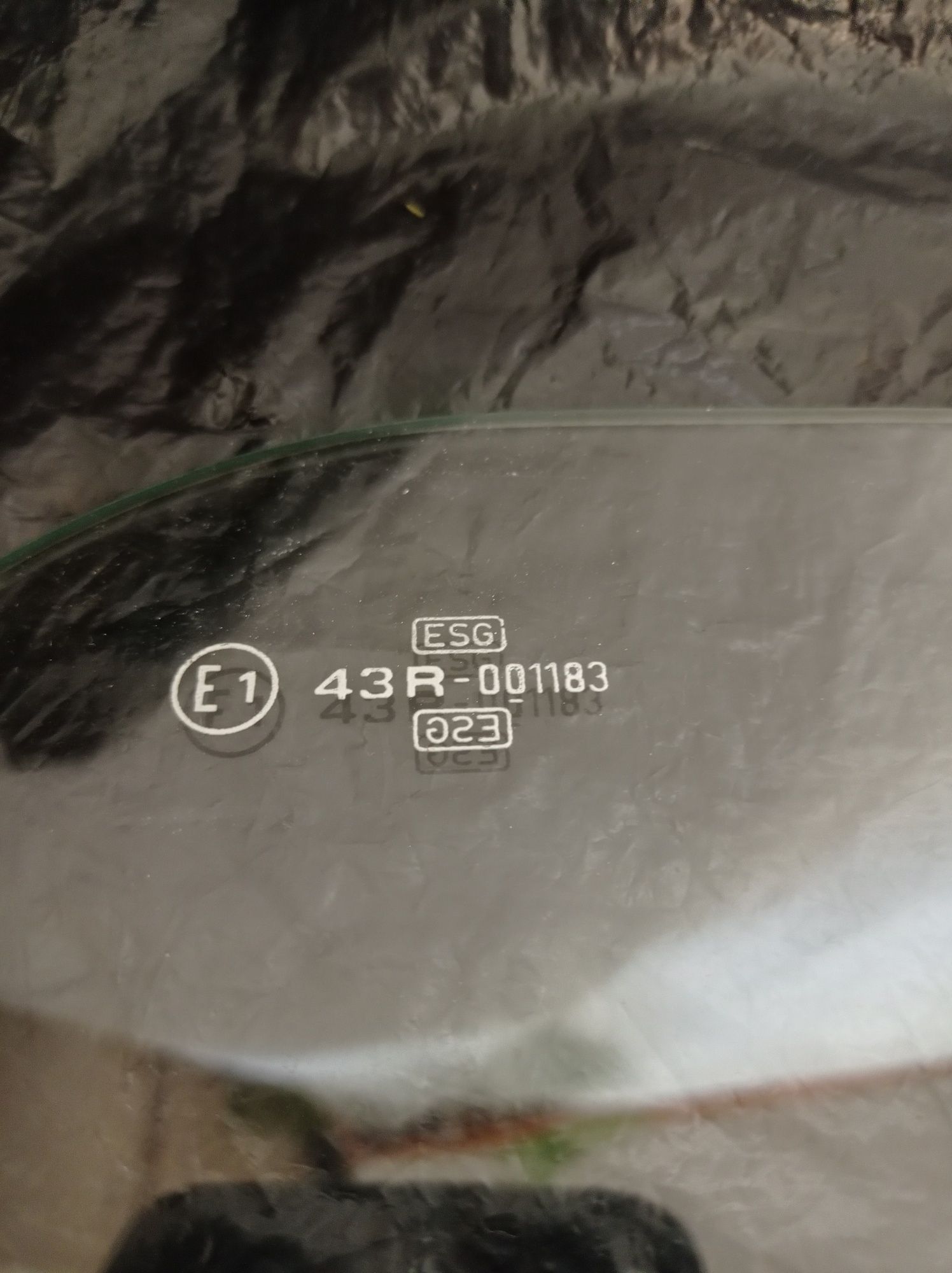 2 szyby boczne  ESG  E1 43R-001183