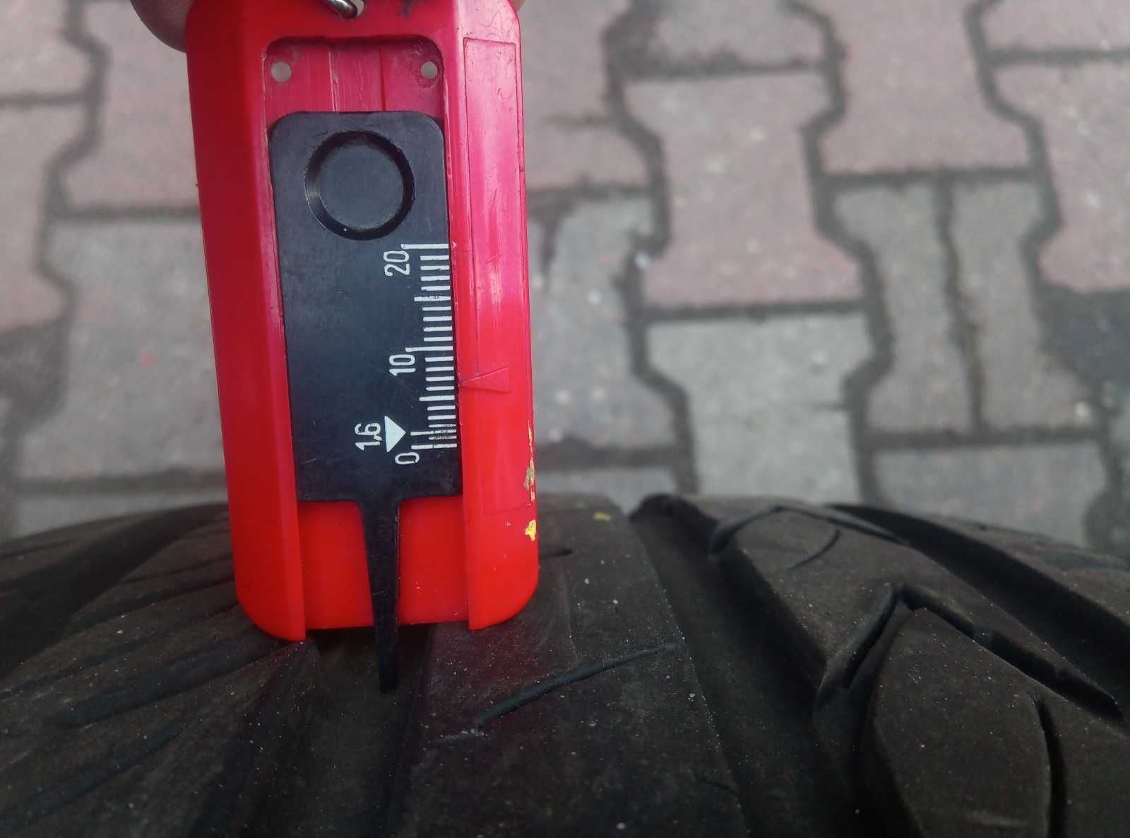 Używany komplet opon letnich 245/40R18 Viking.