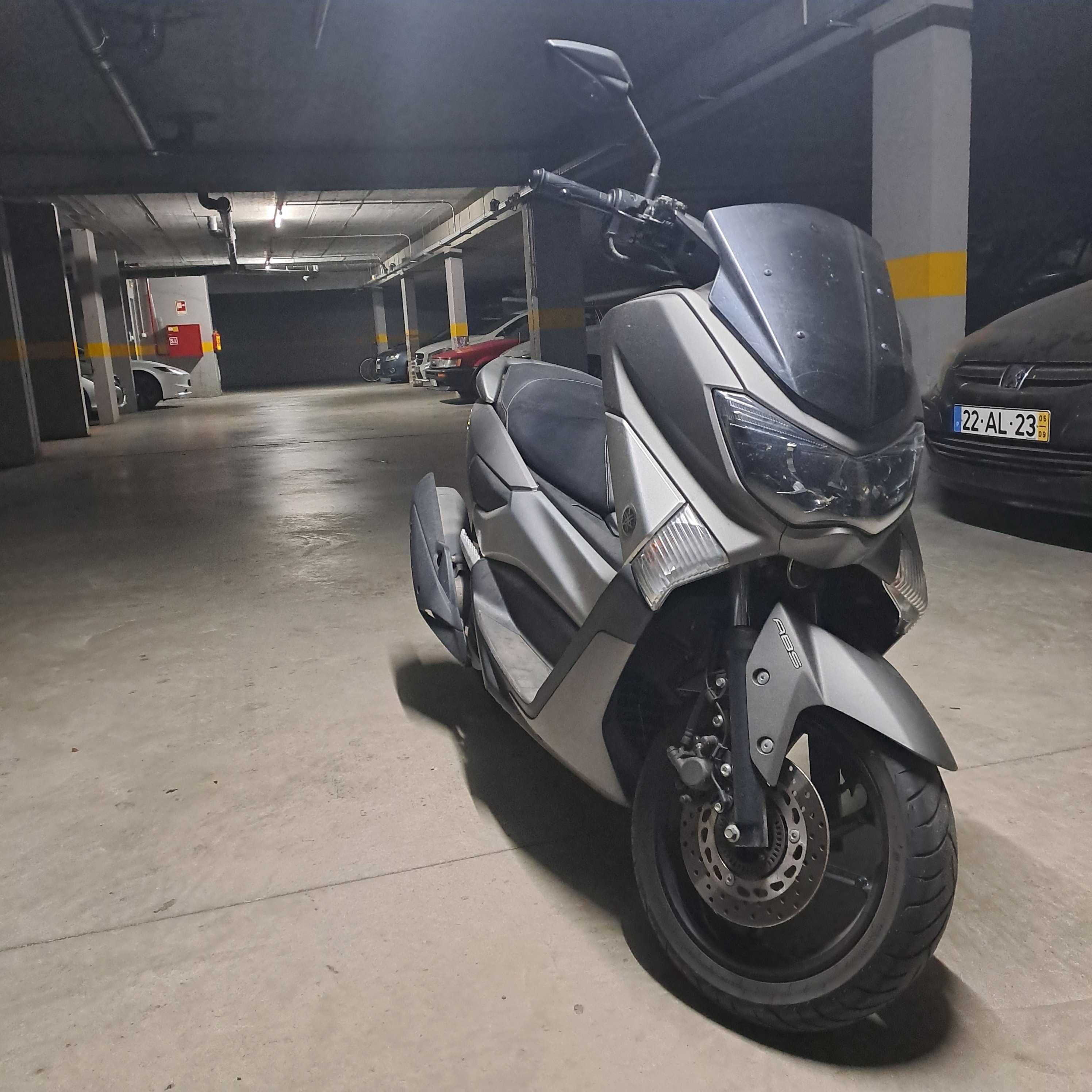 Yamaha Nmax 125 cc com pouco uso e de garagem.