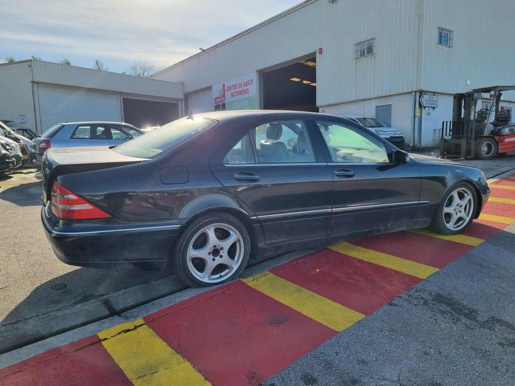 Mercedes-Benz W220 S 320 CDi de 2001 para peças