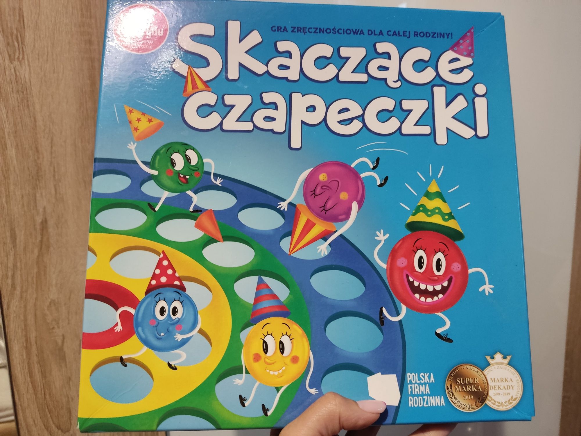 Gra skaczące czapeczki