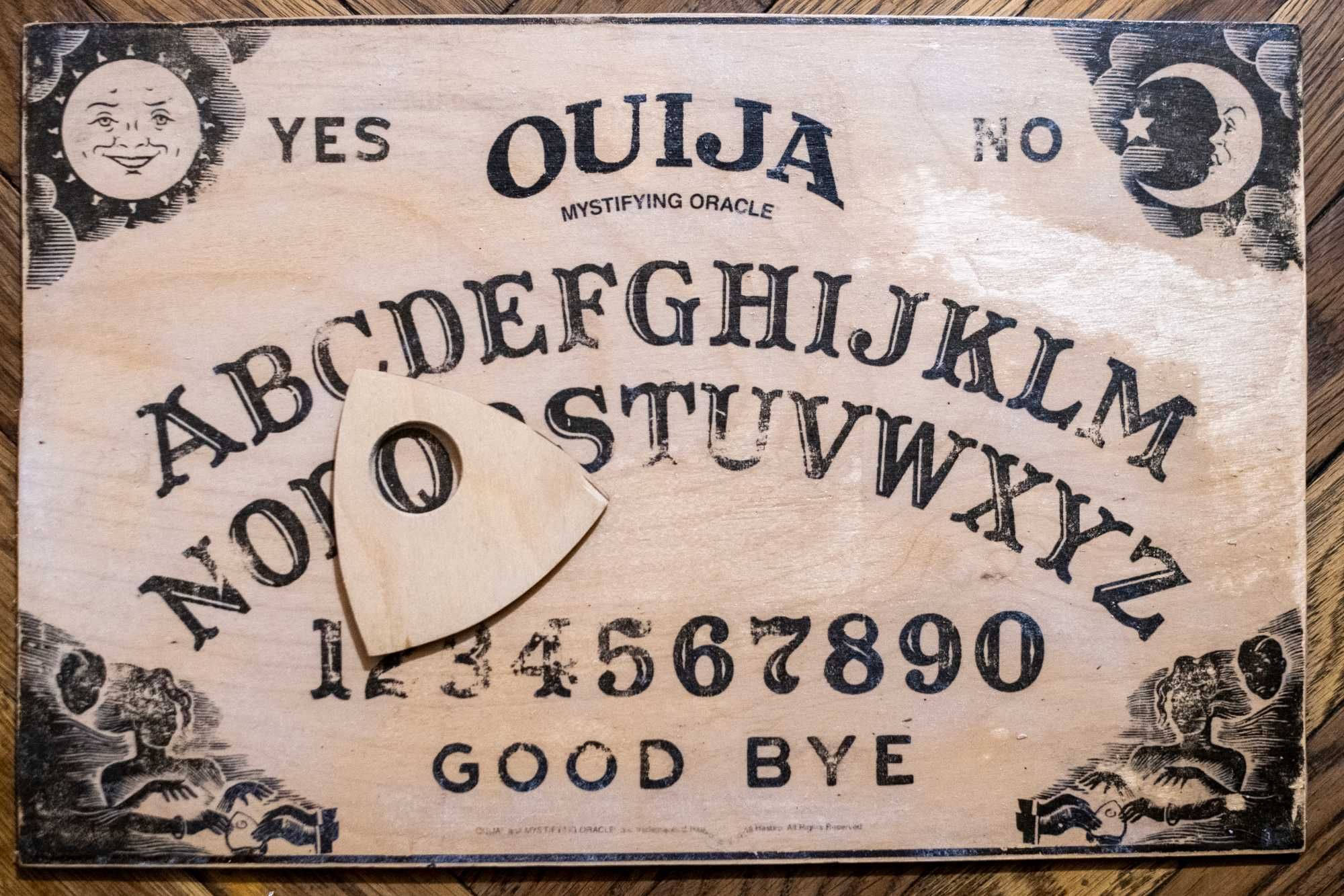 Tablica Ouija wywoływanie duchów halloween plansza spirytyzm