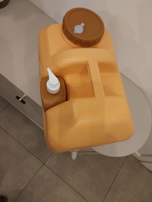 Baniak kanister na wodę z dozownikiem 20 L