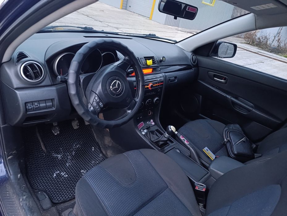 Продам мазда 3 . Бензин 1.6