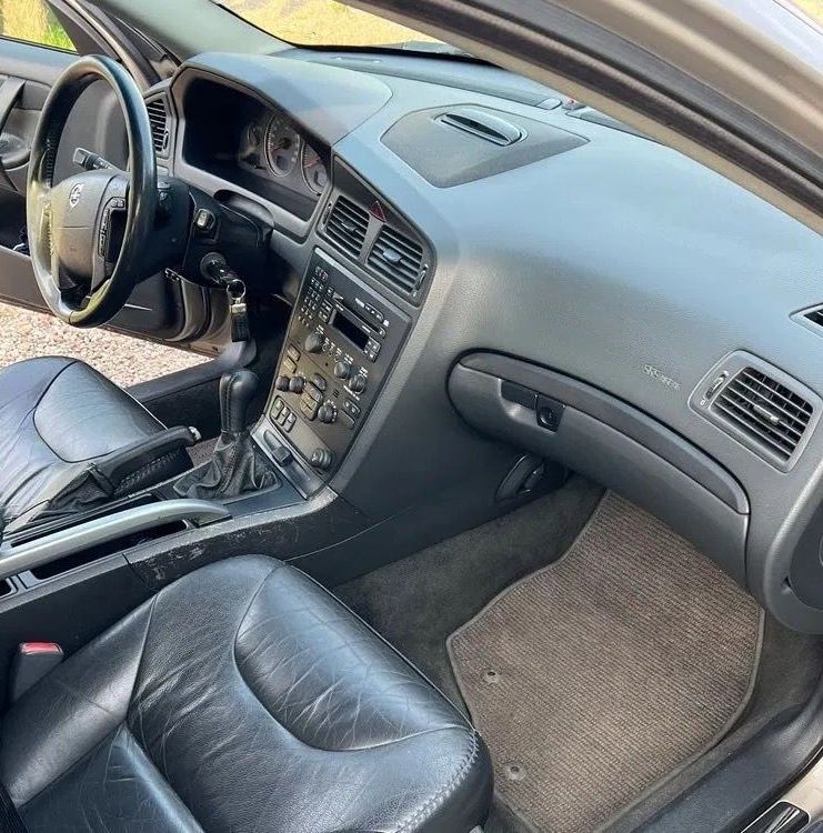 Volvo xc70 2.4 D5 nowe Opony  13 lat w rodzinie manualna 2004r 4x4