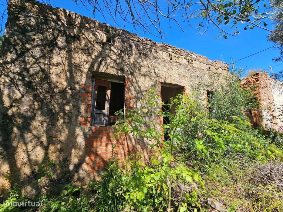 Terreno urbanizável perto de Salir