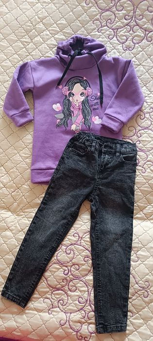 Тепла туніка, кофта і джинси.