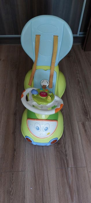 Jeździk pchacz chicco autko