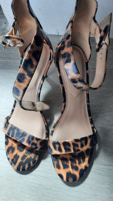 Sandálias de senhora