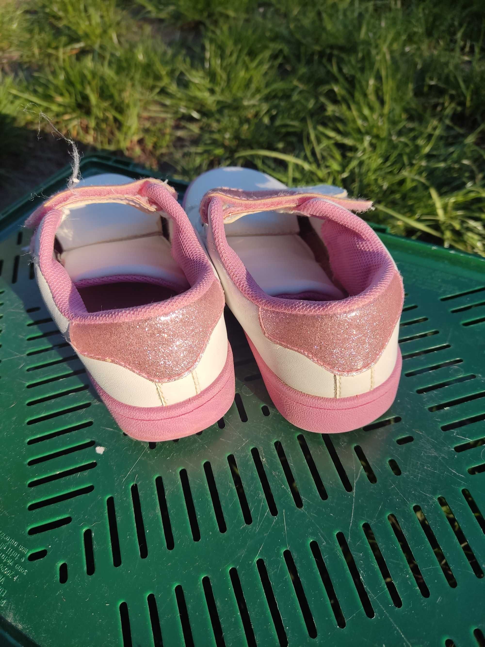 Sprzedam buty Hello Kitty w bardzo dobrym stanie, rozm.27.