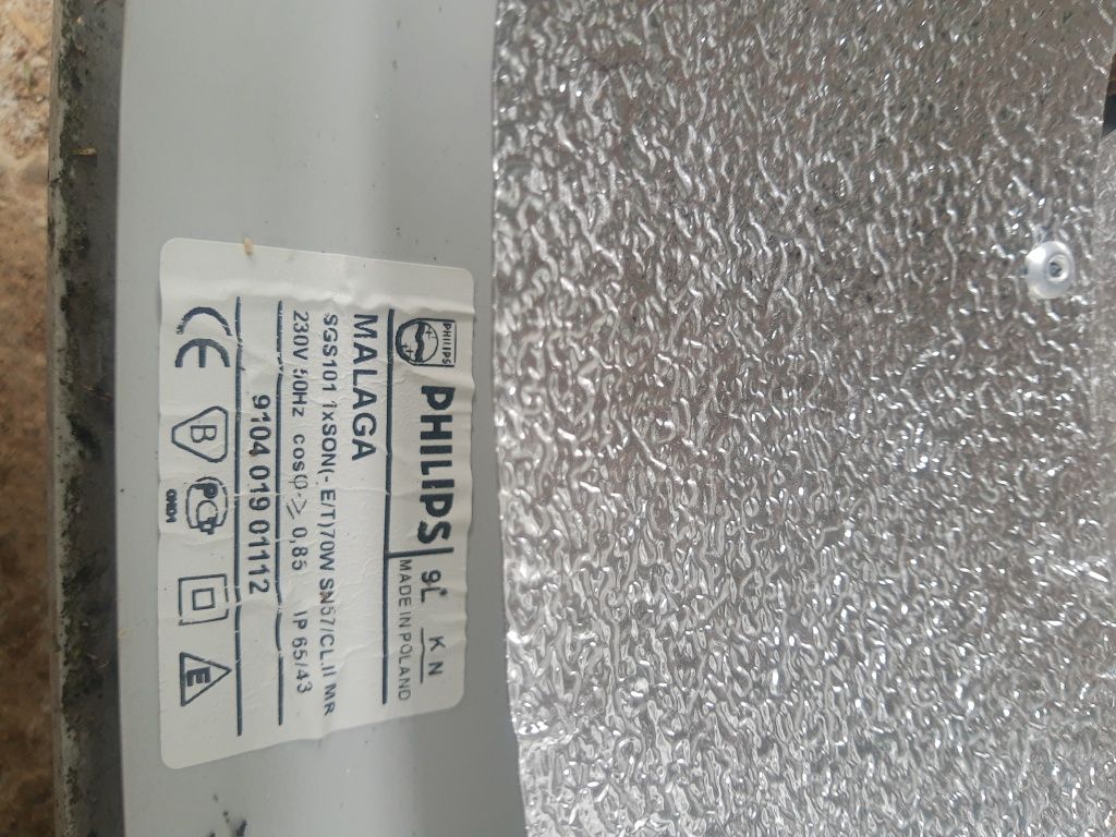 Trzy lampy uliczne