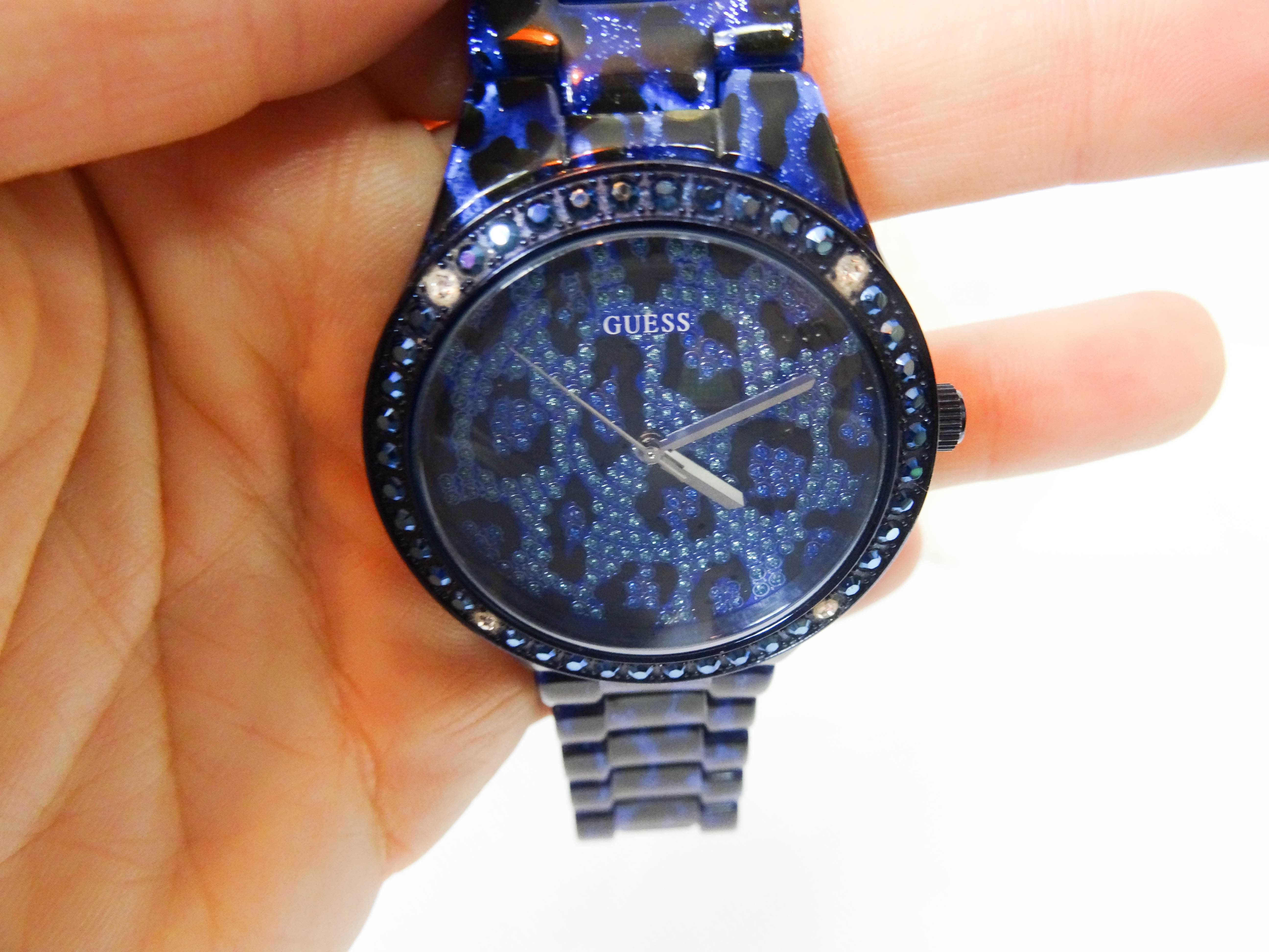 Zegarek niebieska panterka GUESS cyrkonie