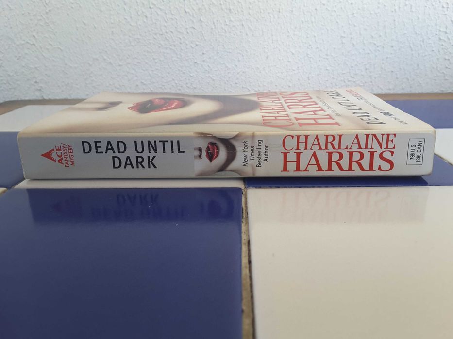 Dead Until Dark e Living Dead in Dallas, de Charlaine Harris (Inglês)