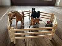 Schleich 42391 Konie Rodzina Tennessee Walker na pastwisku