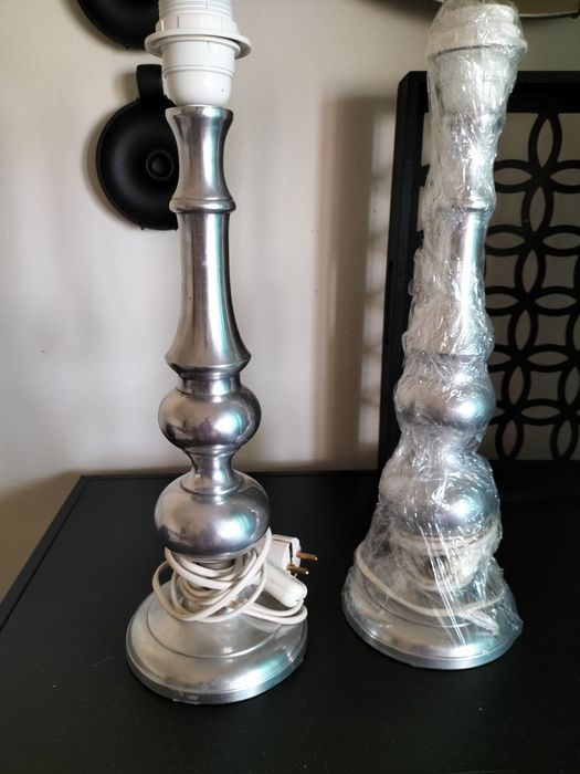 2 bases de candeeiro em metal cor prata