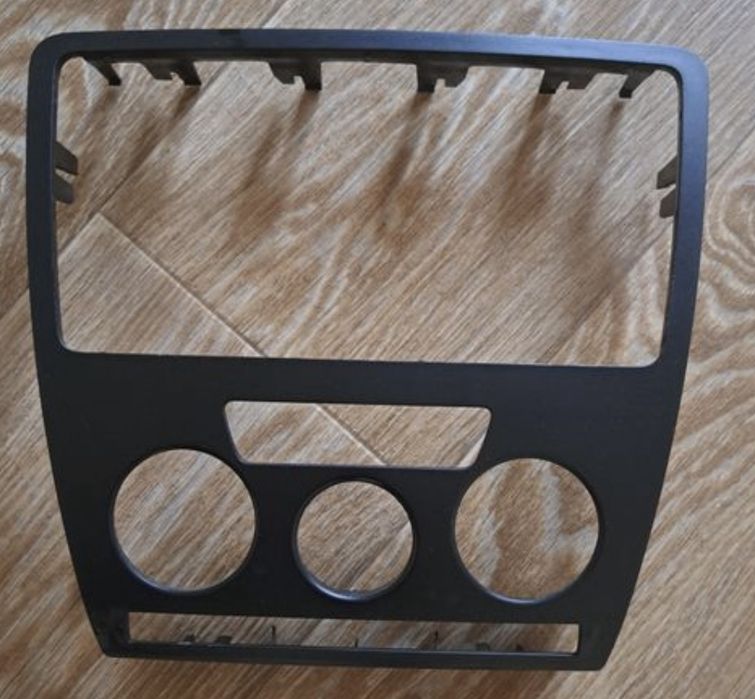 Рамка для магнітоли на Шкоду А5