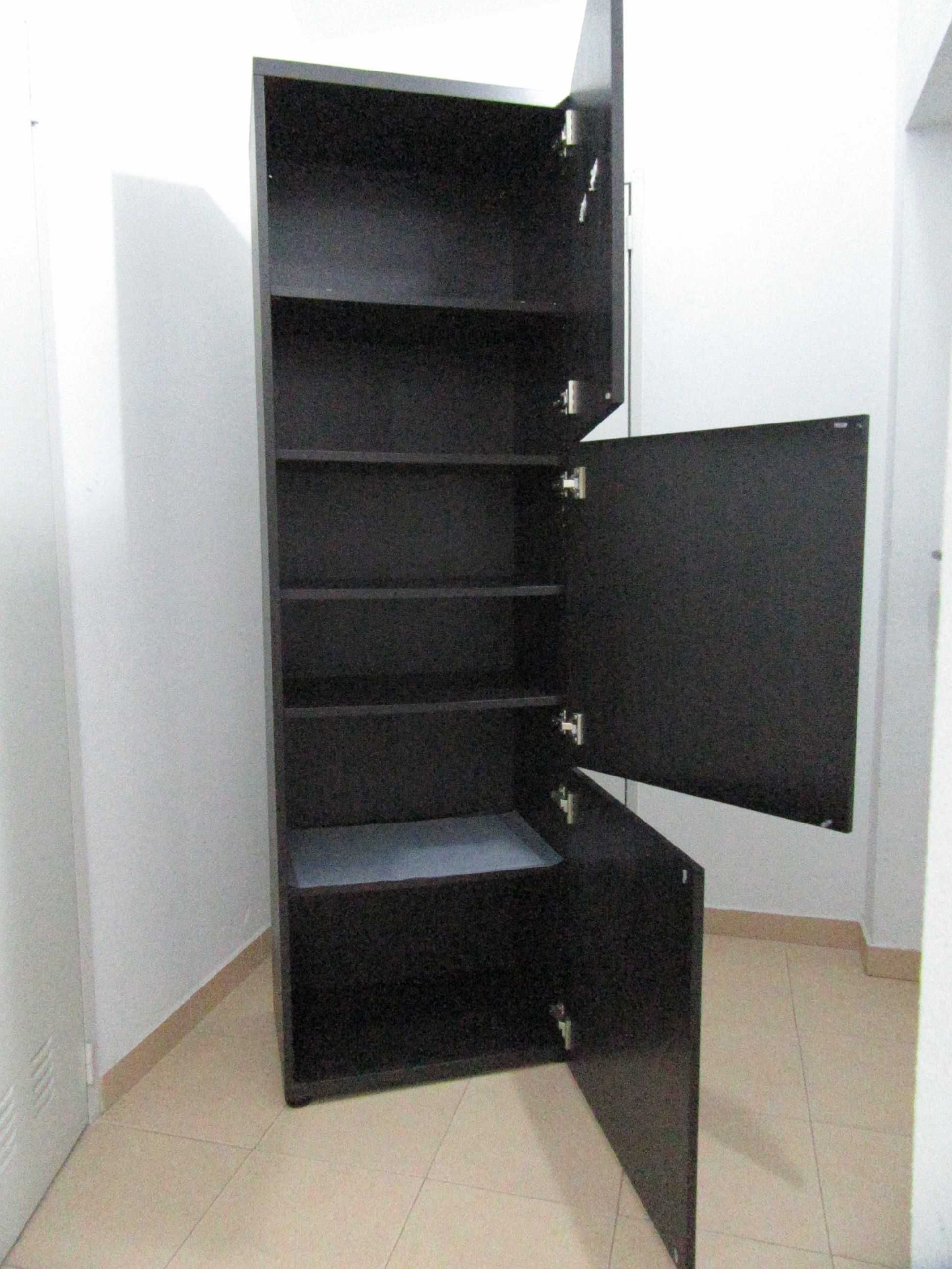 Móvel Estante Besta Ikea com Portas