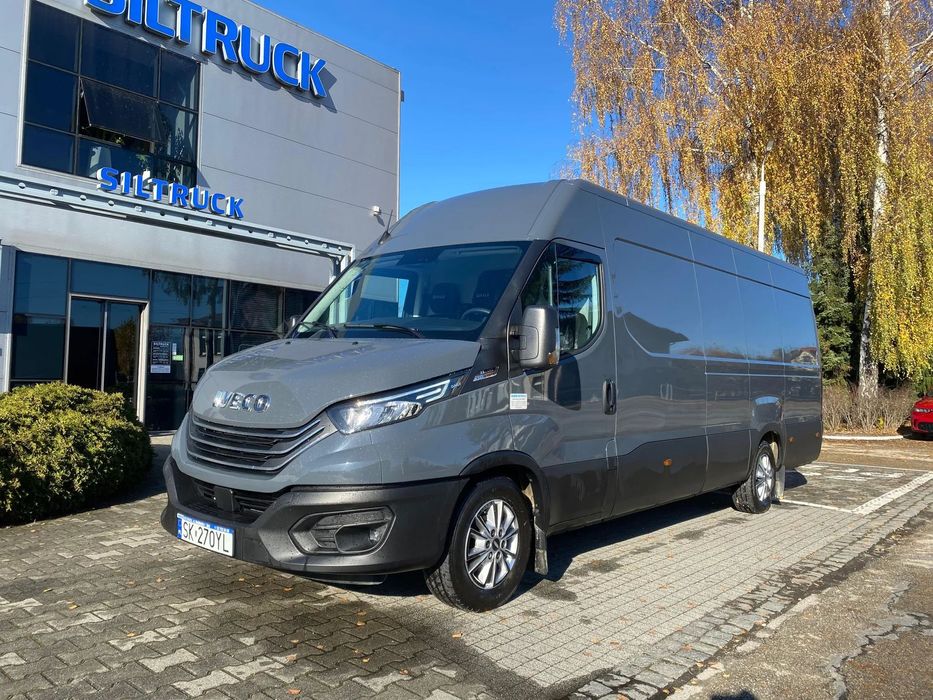 Iveco DAILY 35S18HA8V L4H2 / 3.0 / 180km / AIR-PRO / NA WYPASIE!!!  Samochód jak NOWY! Zabudowa KNAUTECH! Opony zimowe! Pokrowce!