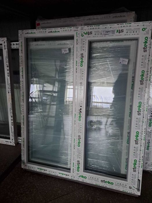 Продам готове вікно, в наявності на складі, форточки 50х50