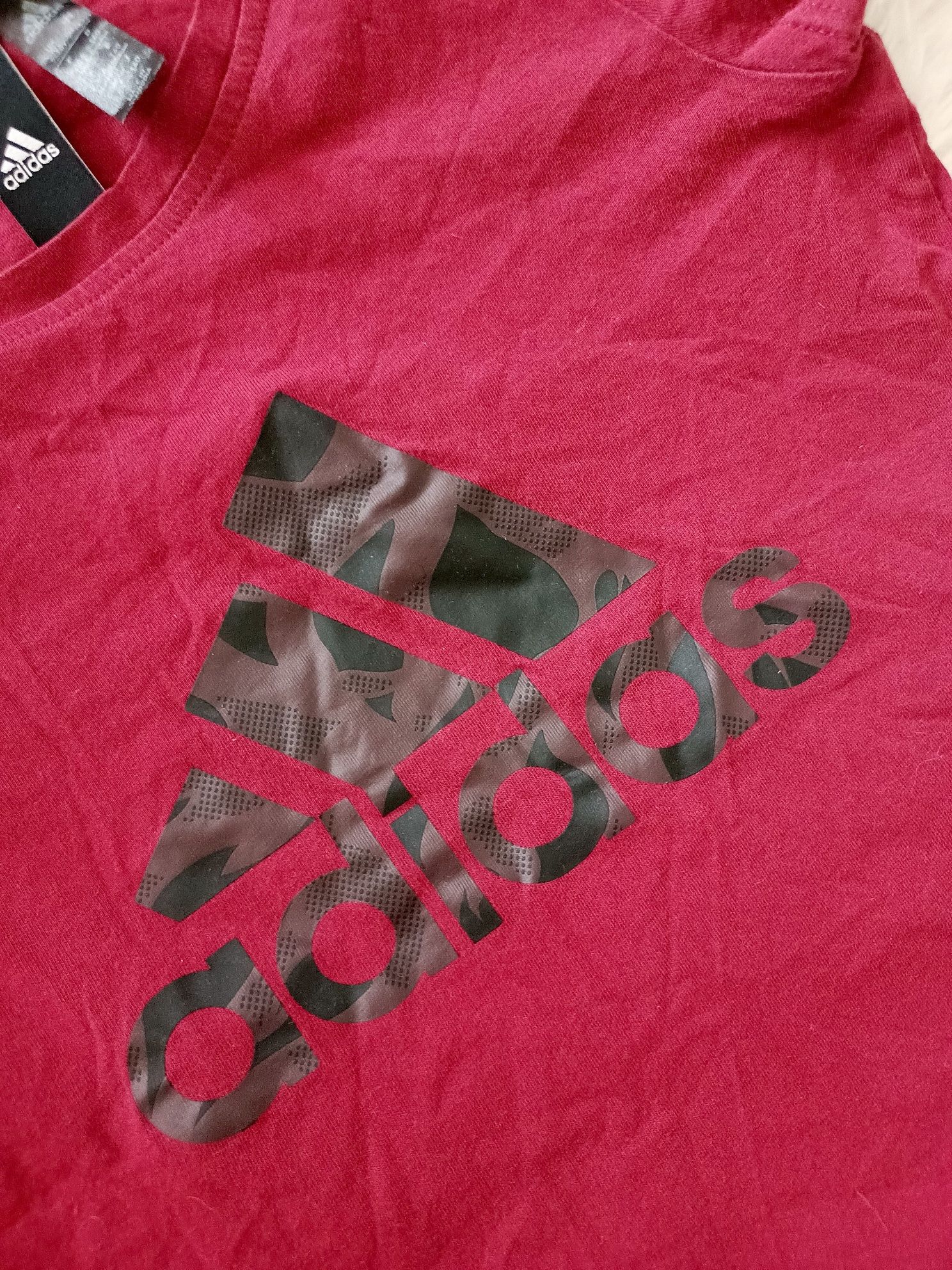 Czerwona koszulka Adidas 140, krótki rękaw,