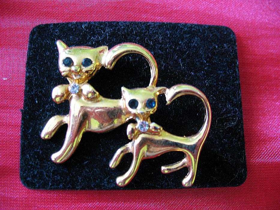 Broszka - 2 KOTY- metal 3 x 3,5 cm