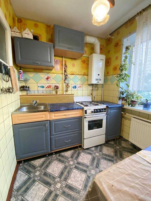 Продаж 2 к квартири вул. Суворова 13, р-н Тітова.